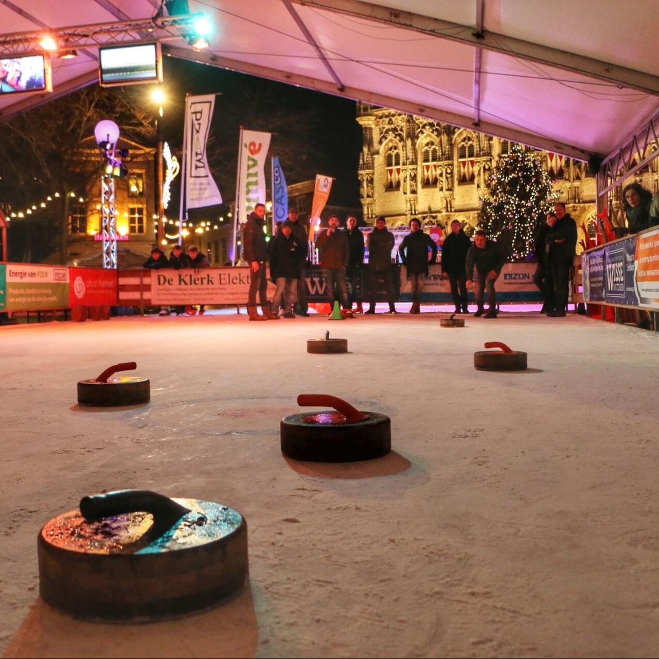 Curling stenen op de ijsbaan in Middelbrug
